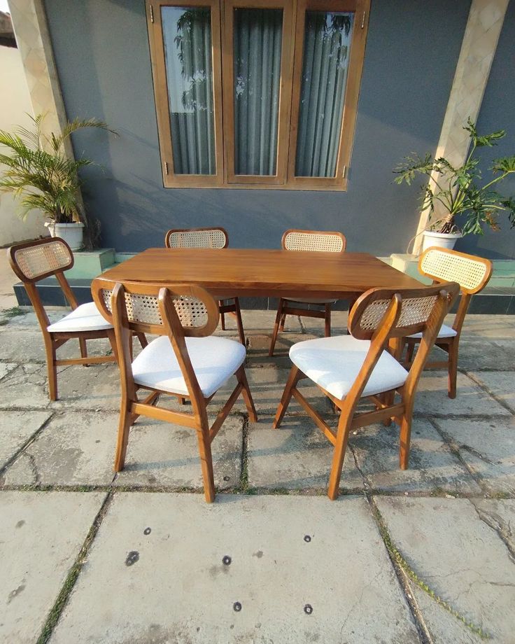 Set Kursi Makan Kombinasi Rotan