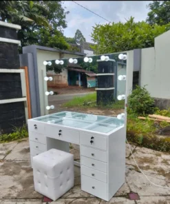 Meja Rias Lampu MUA