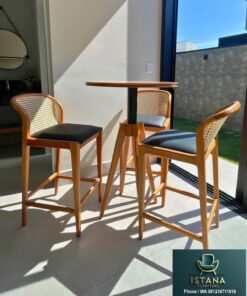 Sebuah cafe tentu tak pernah melewatkan adanya penggunaan kursi dan meja cafe. Karena kehadiran meja dan kursi cafe ini sangatlah membantu selain difungsikan sebagai tempat makan dan duduk, meja dan kursi cafe ini dapat menjadi suatu gaya tersendiri dalam desain yang ditampilkan oleh cafe tersebut. Nah dari berbagai desain dan gaya terunik yang banyak sekali di pamerkan untuk sebuah kursi cafe, kami hadirkan untuk Anda