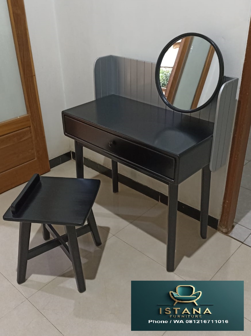 Meja Rias Gaya Klasik Warna Hitam