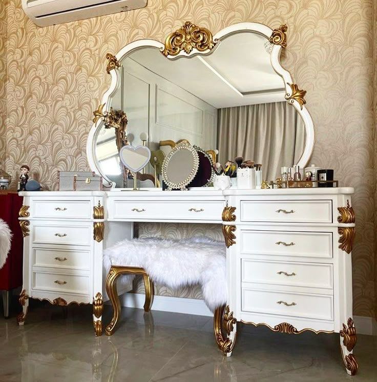 Meja Rias Ukir Cat Duco