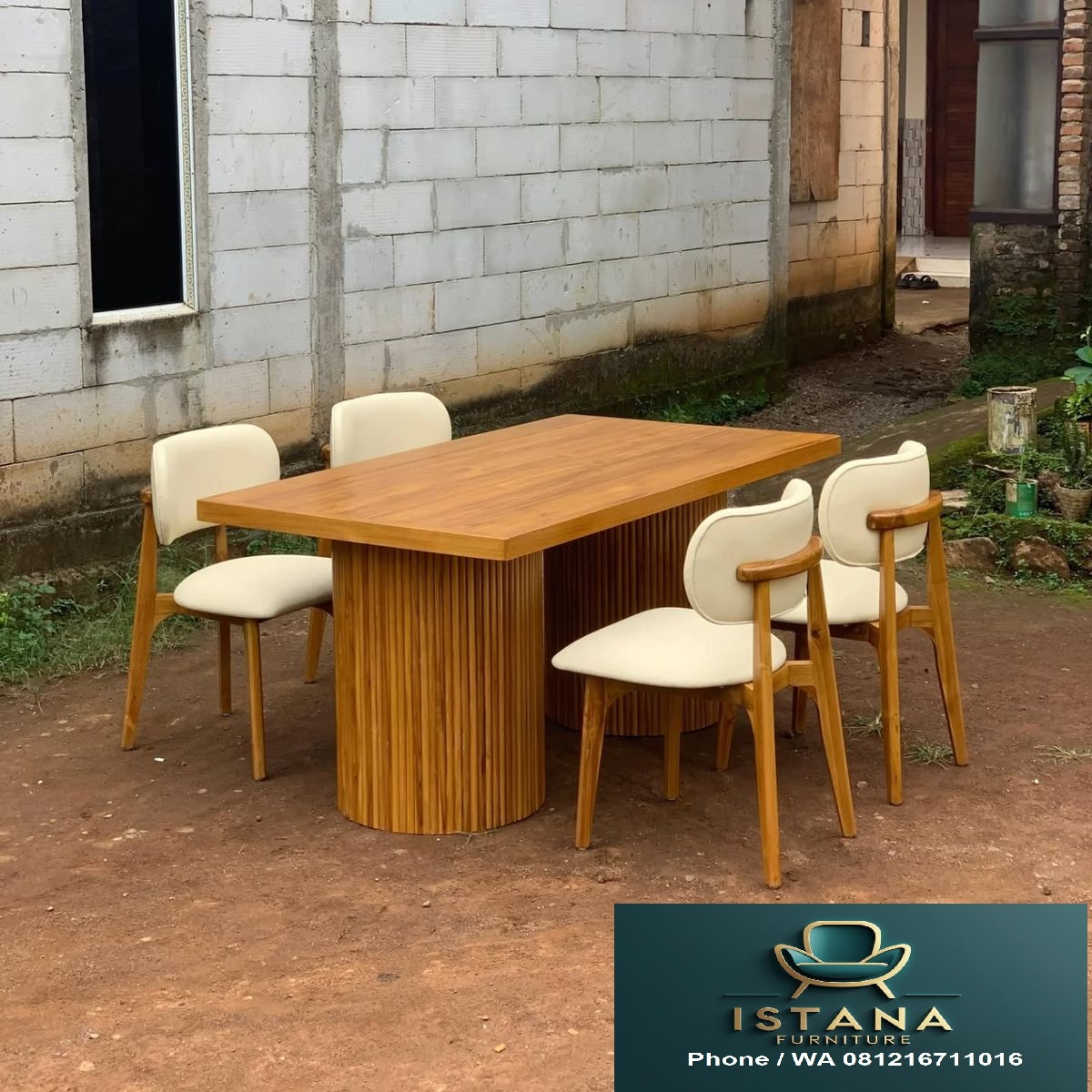 Meja Makan Minimalis Model Kaki Salur
