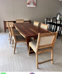 Meja Trembesi Kayu Utuh Tanpa Sambungan